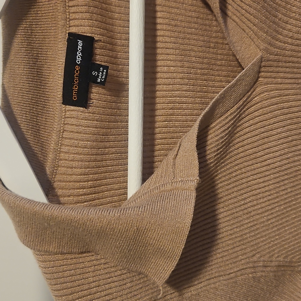 Tan Ribbed Cropped Top - Picture 2 of 3